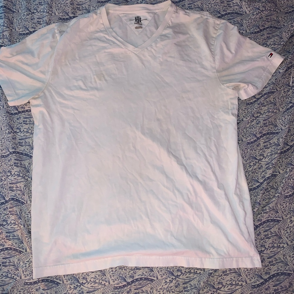 Men’s Tommy Hilfer White V-Neck Size: L